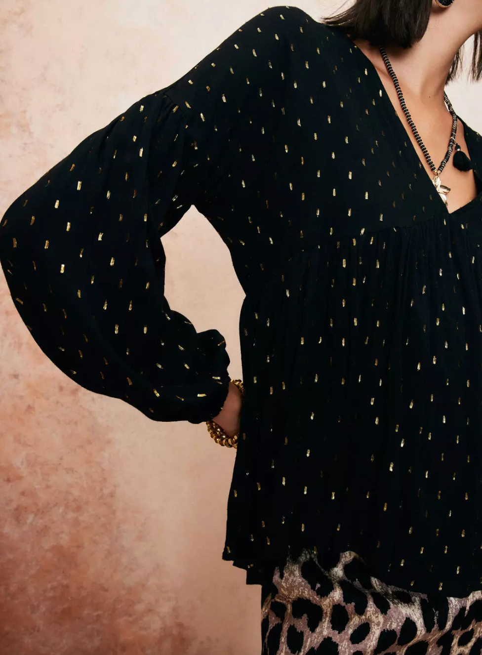 Blusa manga larga con lineas doradas Umbrale