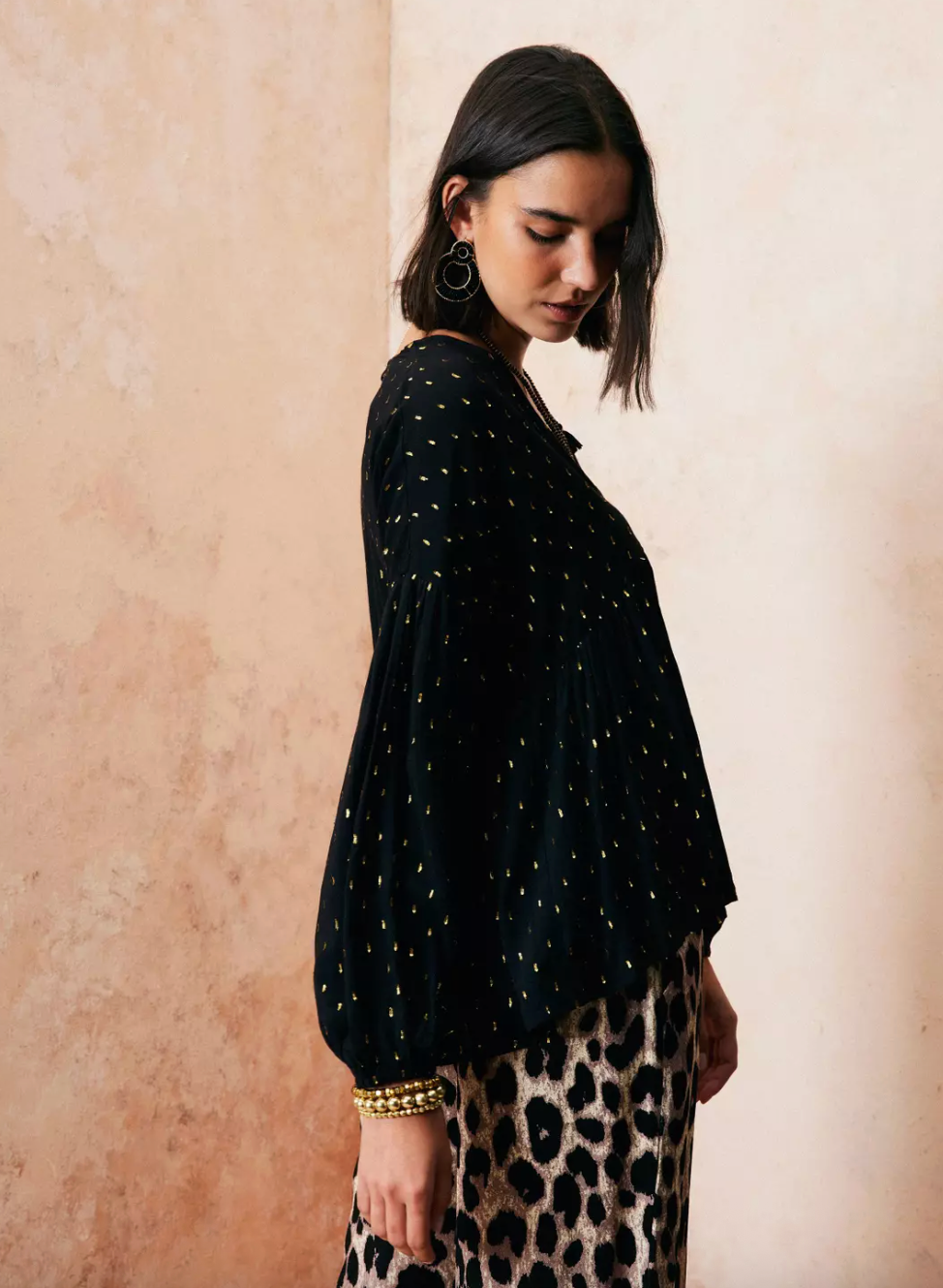 Blusa manga larga con lineas doradas Umbrale