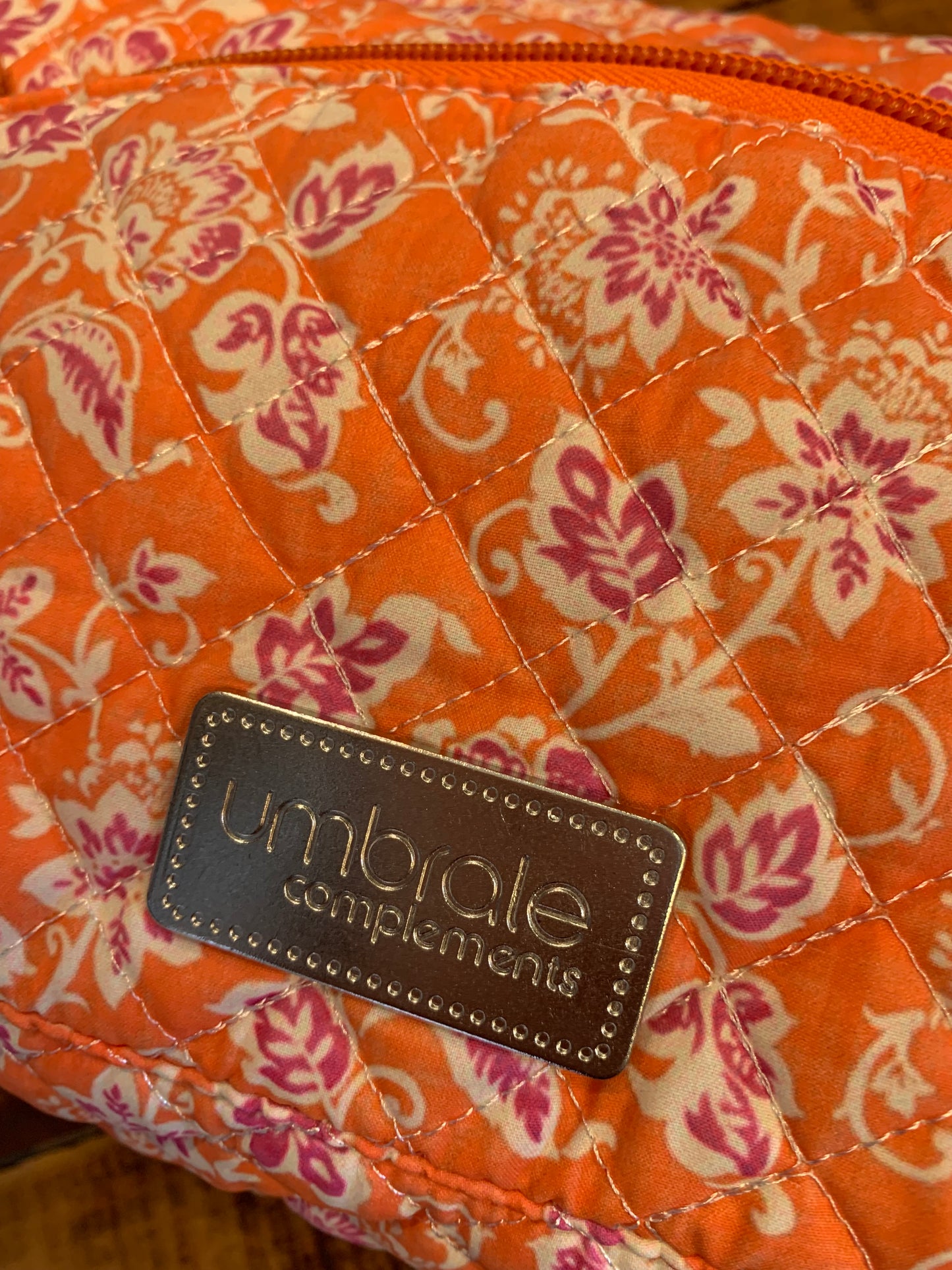 Cosmetiquero + 2 scrunchies Umbrale